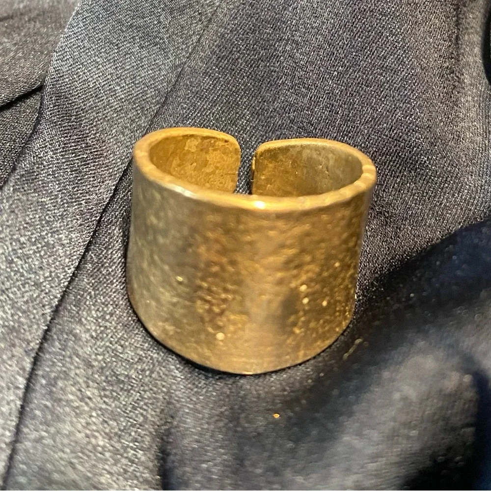 Roost hammered brass ring - Picture 3 of 3